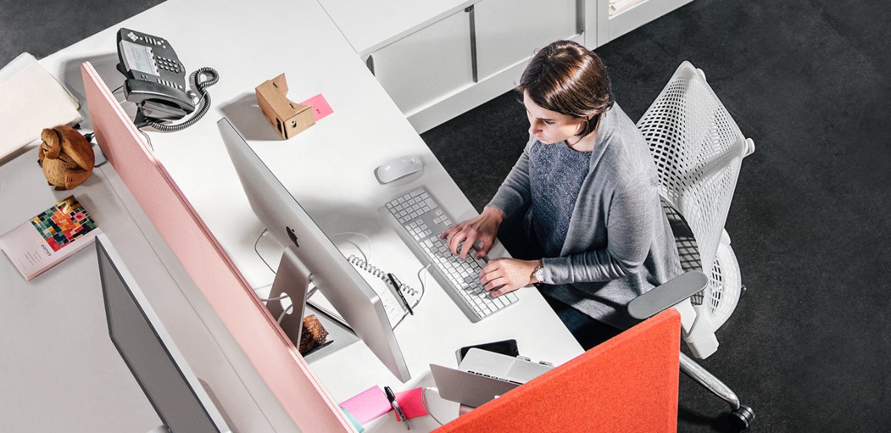 leaf arm, Home office, work form home, home office space, Veracruz Xalapa, Tabasco Soporte para monitor Brazos ergonómicos para monitor, CBS, HermanMiller, Veracruz, Xalapa Tabasco Brazo flo, sencillo, doble, Veracruz, Xalapa Tabasco. Layout studio Mobiliario Canvas Silla Eames Mesa Eames